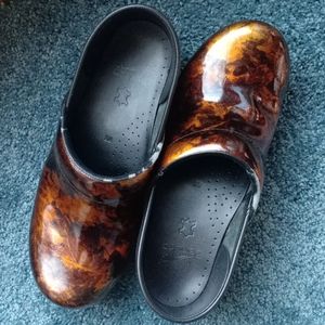 Sz39 Copper Leaf Dansko